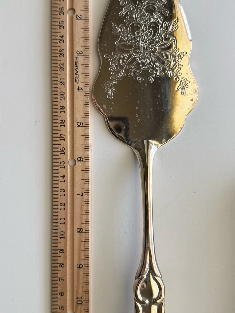 Silver Floral Cake Server - Decorative Silver-Tone Dessert Server